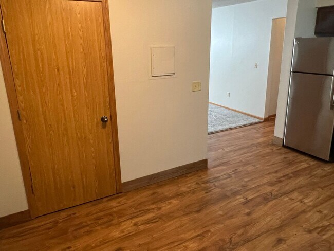 Building Photo - Large 3 bedroom apartment close to Sawyer Elementary, great for families