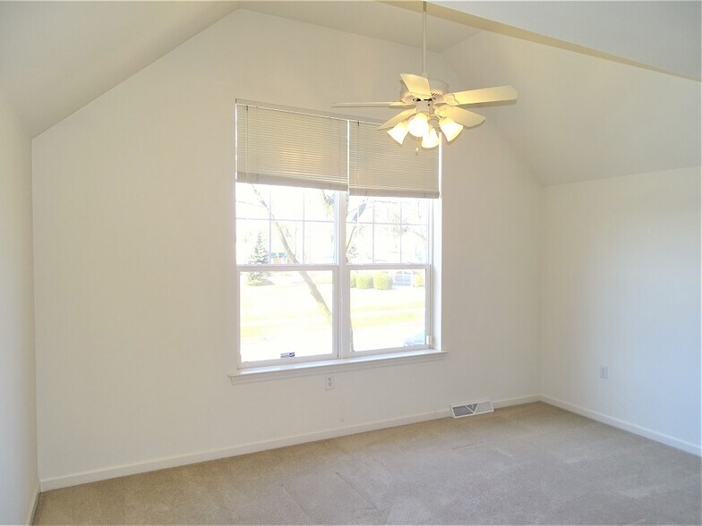 Building Photo - 1009 Bond St