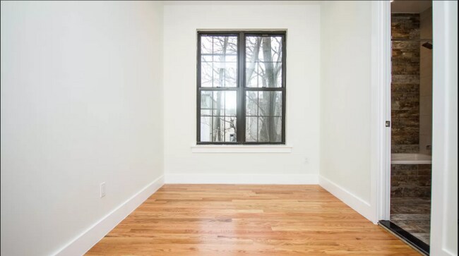 Building Photo - 562 Wilson Ave