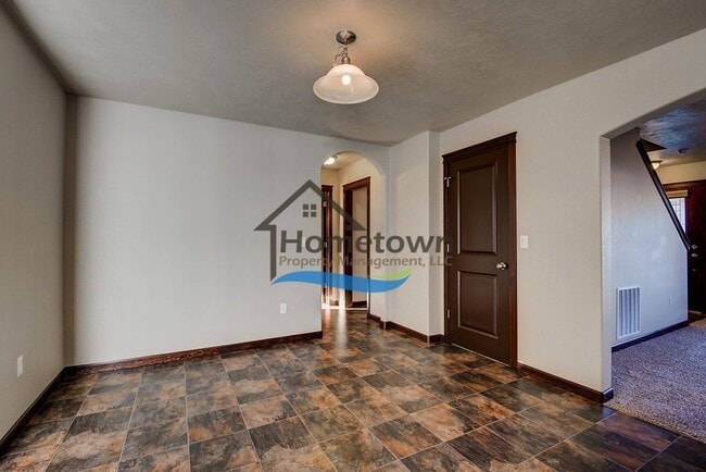 Building Photo - Spacious 4 bed 2.5 bath Home in Post Falls!