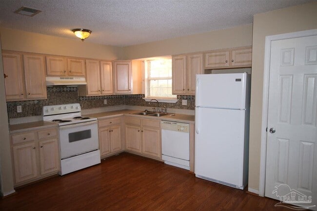Building Photo - 3160 Palmdale Ave