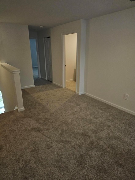 Building Photo - 621 Salisbury Cir