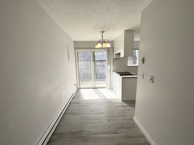Building Photo - LA1548* - A