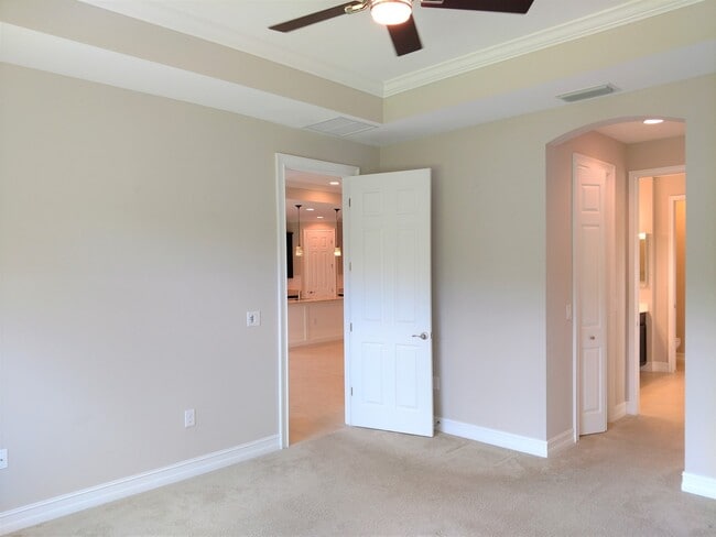 Building Photo - Unfurnished Annual Rental - Lovely 3 Bedroom Home in Calusa Park. Nicely upgraded and Pet Friendly