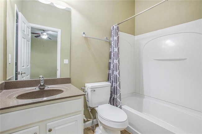 Building Photo - 624 Coligny Ct