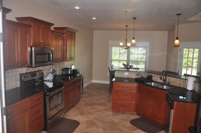 Building Photo - 560 Hickory Ridge Rd