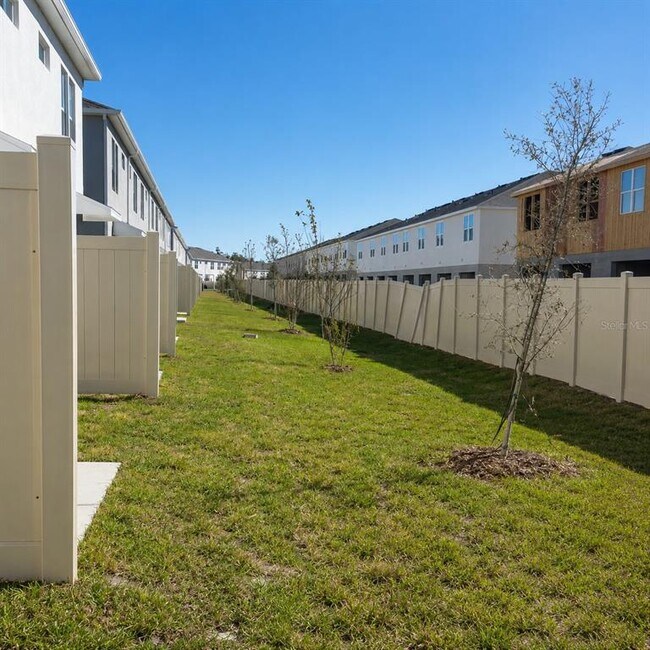 Building Photo - 2528 Skyline Lp