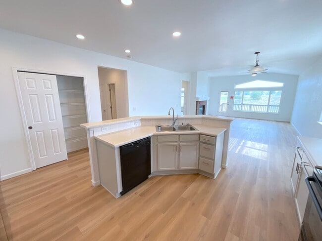 Building Photo - 12354 Pine Valley Cir