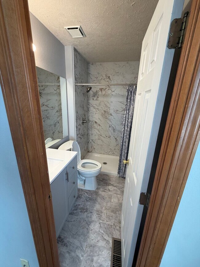 Building Photo - Vickers Heights 4 Bedroom, 3 Bathroom Single Family Home with Fenced in Yard