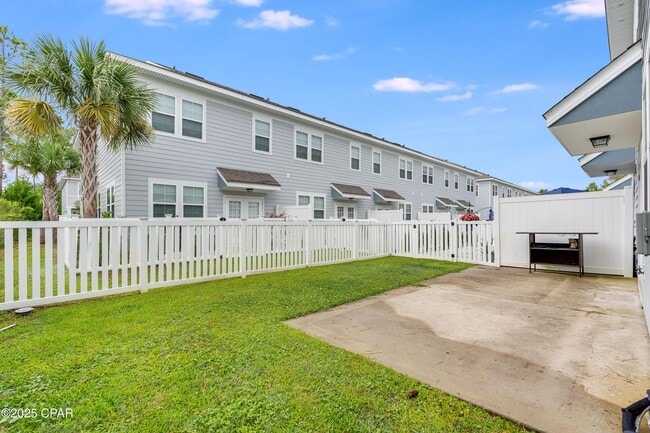Building Photo - 116 Fossil Falls Ln