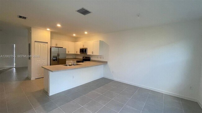 Building Photo - 1844 SE 27th Rd