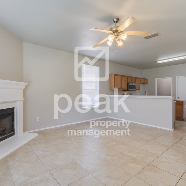 Building Photo - 4 Bedroom/2 Bathroom HOME FOR LEASE! Just ...