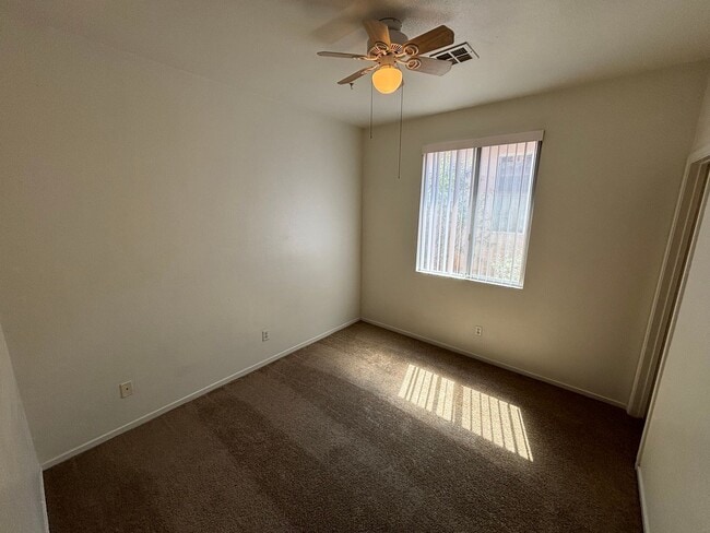 Building Photo - Beautiful 3Bed/2Bath Single Story Home loc...