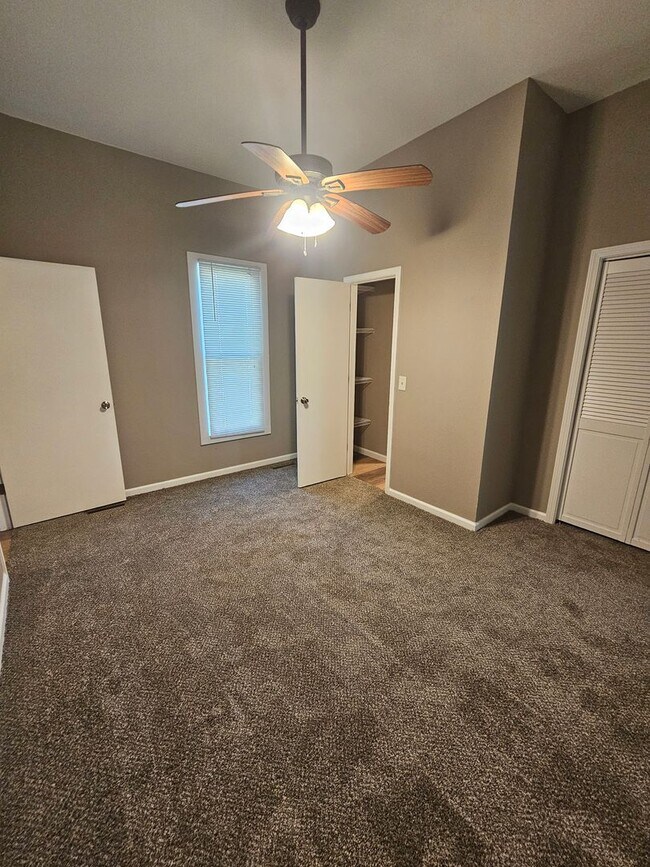 Building Photo - 2 bedroom | 1 bathroom | 1 car detached shop or garage | Large lot | Pets welcome!