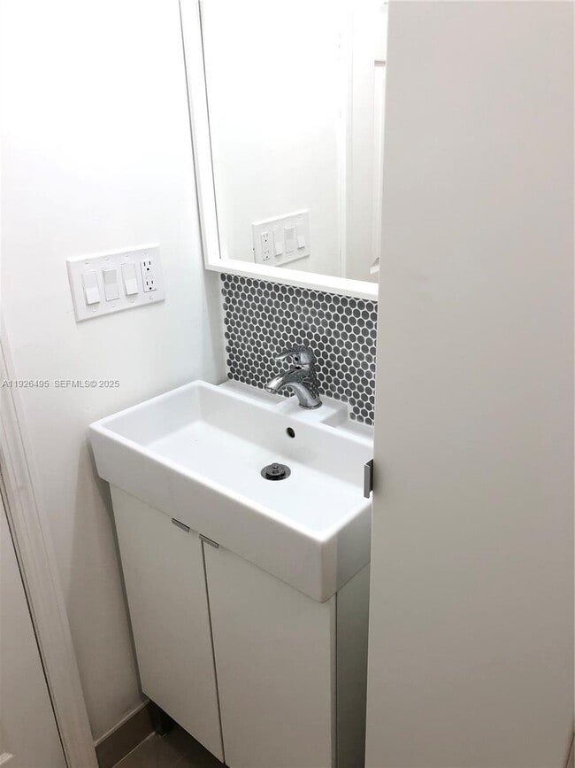 Building Photo - 2463 NE 183rd St