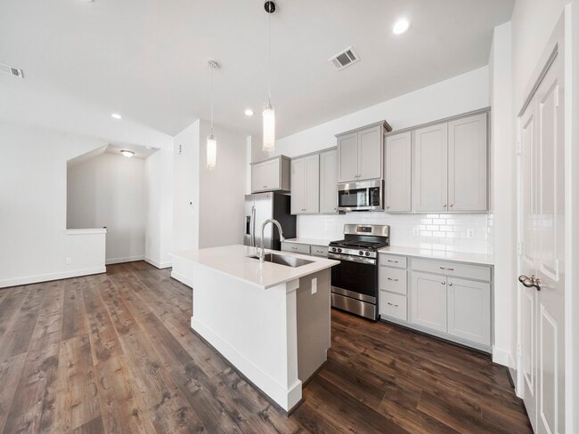 Building Photo - 2007 Bauer Dr