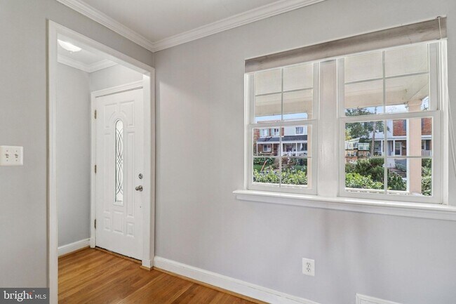 Building Photo - 250 Lynhaven Dr