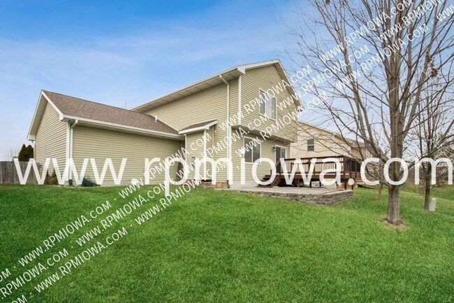 Building Photo - 495 SE Sagewood Cir