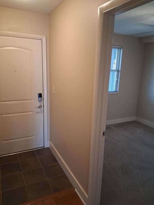 Building Photo - Lake Plaza Condominiums Unit #802: 3bed/2bath Available FALL 2026 - Move in August 13, 2026! Rent...