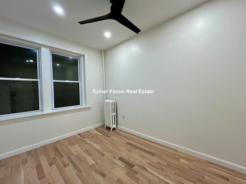 Building Photo - 211 Park Dr