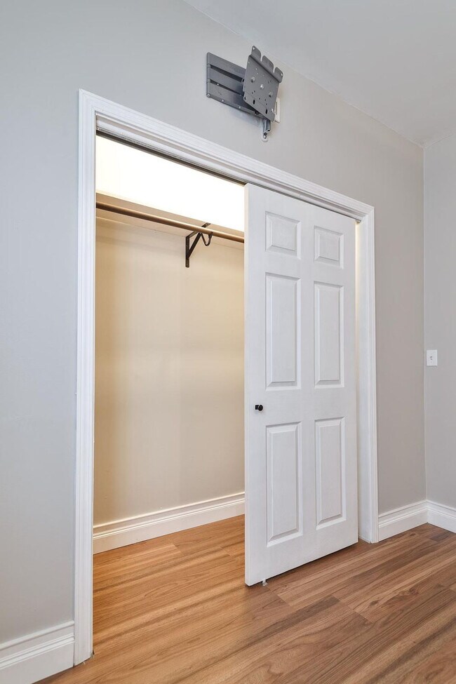 Building Photo - 3649 N Whipple St