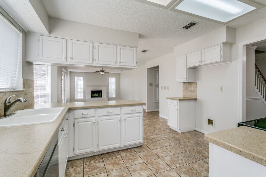 Building Photo - 5504 Big Bend Dr