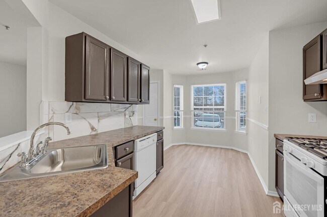 Building Photo - 12 High Pointe Way