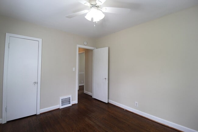 Building Photo - 2 Bedroom 1 Bath Home In Fairway