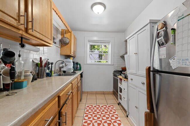 Building Photo - 86 Griffith St