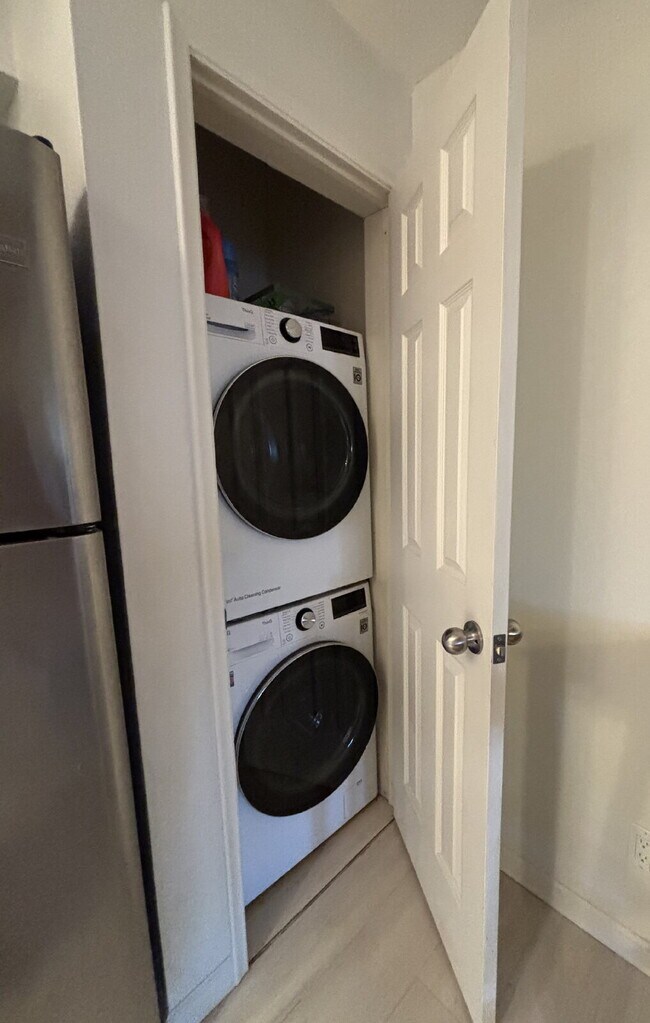 Building Photo - "Furnished 1-Bedroom Condo Retreat in Tucson’s Scenic Foothills!"