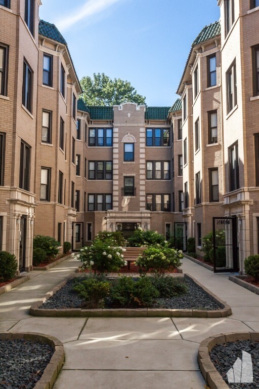 Building Photo - 4040 North Ashland-E3