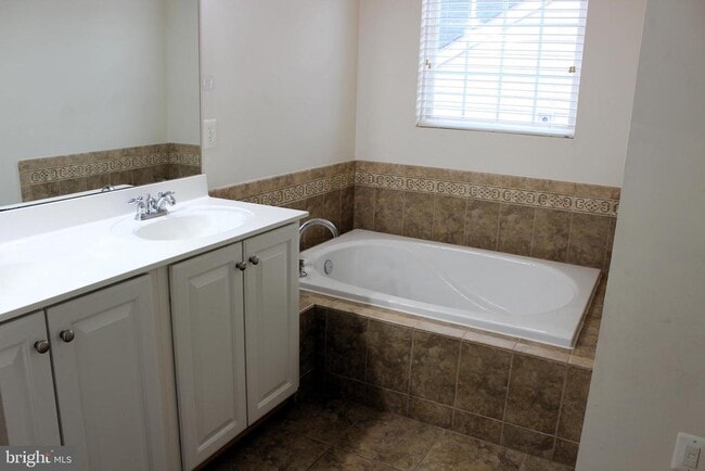 Building Photo - 7967 Almeda Ct