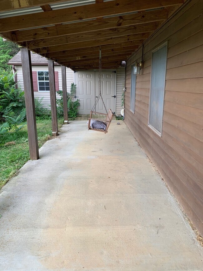 Building Photo - 2 Br 2 Ba house in the county; quiet and p...