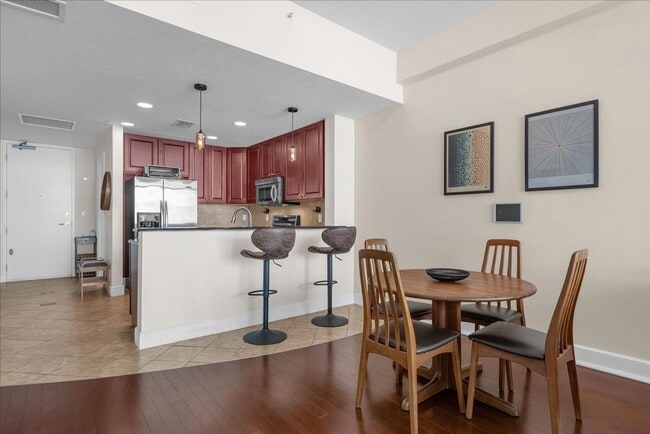 Building Photo - “Live Steps from Lake Eola in Thornton Par...