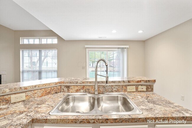 Building Photo - 5002 Stratford Pine Ln