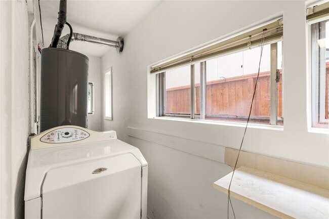 Building Photo - 2202 W Main St
