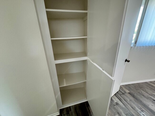 Building Photo - 5382 Circle Dr