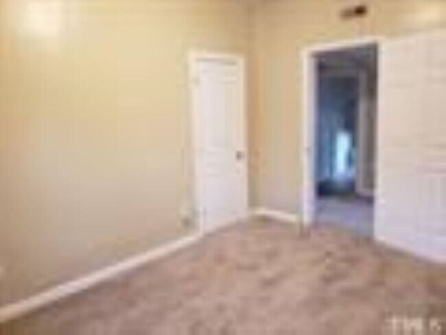 Building Photo - Cute, 2 Bedroom Bungalow in historic East ...