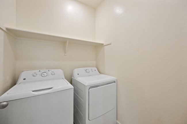 Building Photo - 1630 E Grove St