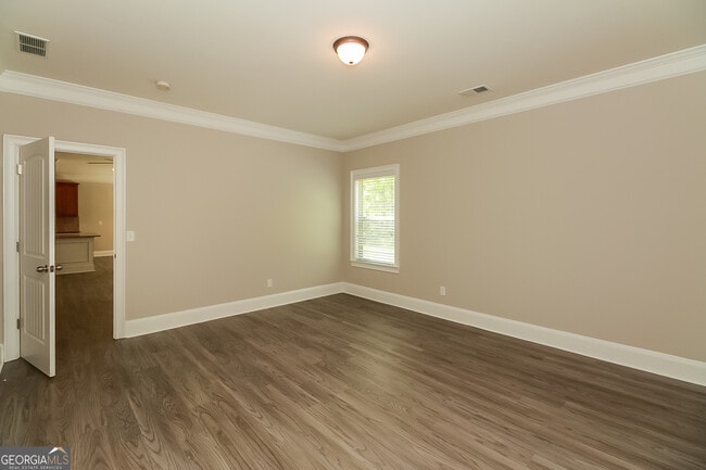 Building Photo - 5663 Valley Loop