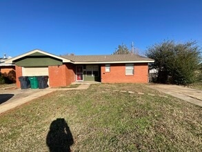 Building Photo - 1009 SW 65th St