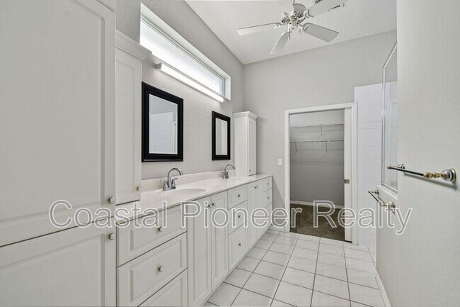 Building Photo - 6105 S Elkins Ave