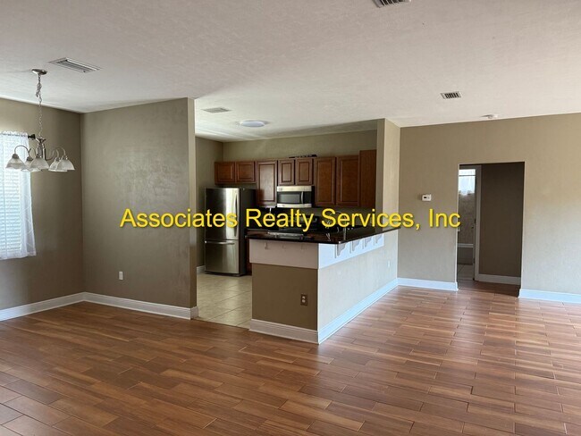 Building Photo - Willow Oak SW 3/2, a must see