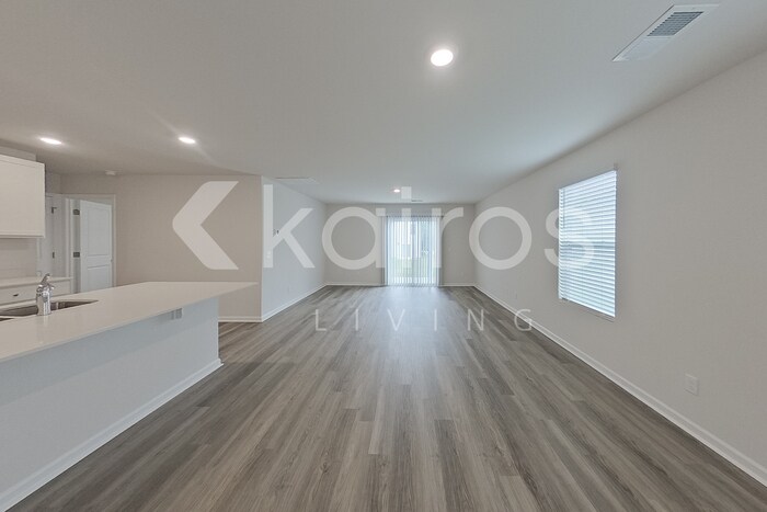 Building Photo - 128 Inez Ave