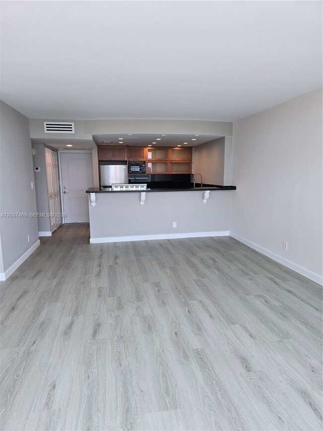 Building Photo - 100 Bayview Dr