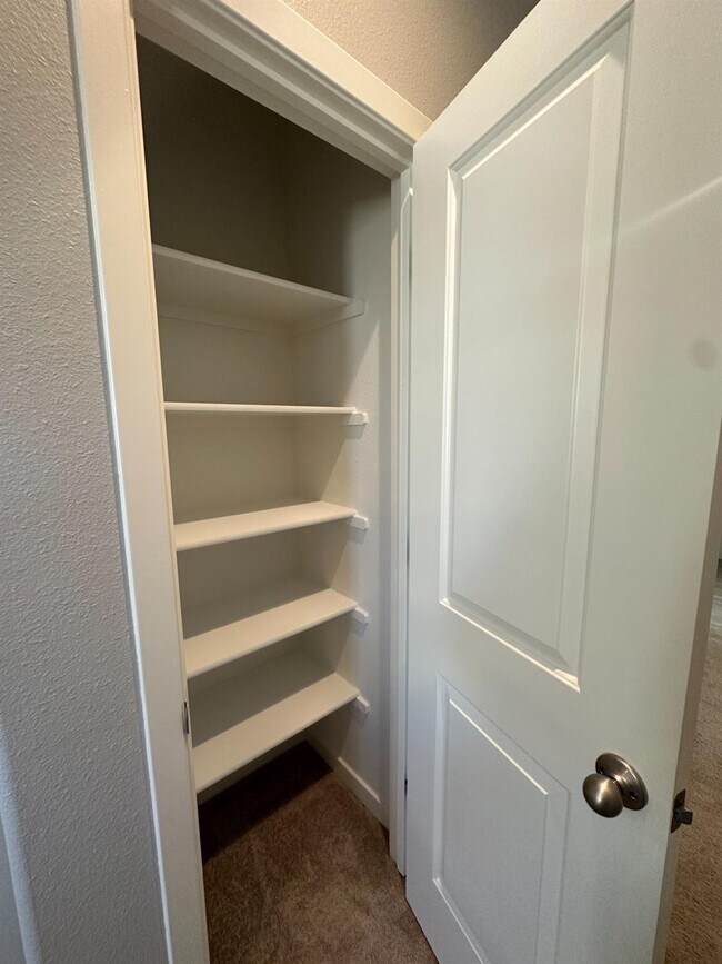 Building Photo - 4249 Hillside Rd