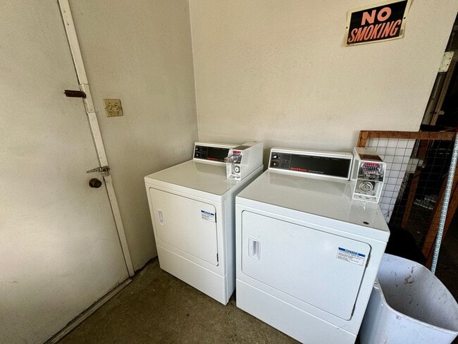 Building Photo - Ground Floor 1 Bed/1Bath Apartment in El Cerrito - Remodeled with 1 Parking Space Included