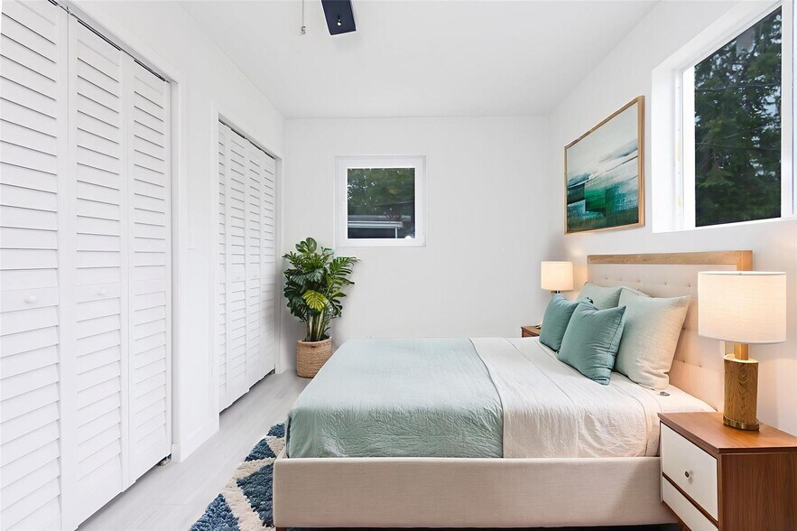 Building Photo - 713 SW 4th Ct