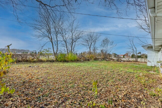 Building Photo - 8620 Milan-Oakville Rd