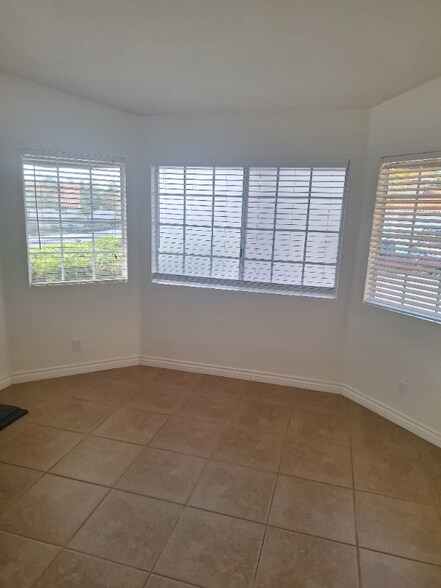 Building Photo - 39751 Amberley Cir